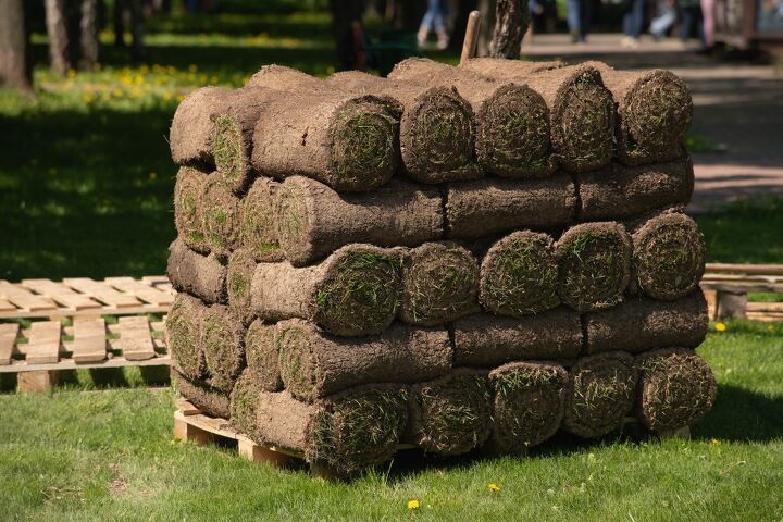 How Many Square Feet Are In A Pallet Of Grass? (Find Out Now!)