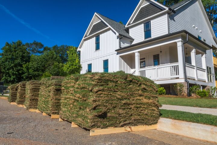 How Many Square Feet Is A Pallet Of Sod? (Find Out Now!)