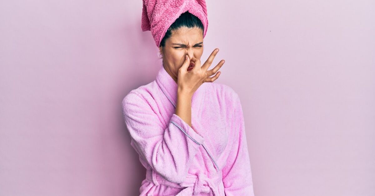 Why Does My Bathroom Smell Like Urine? (Possible Causes and Fixes ...