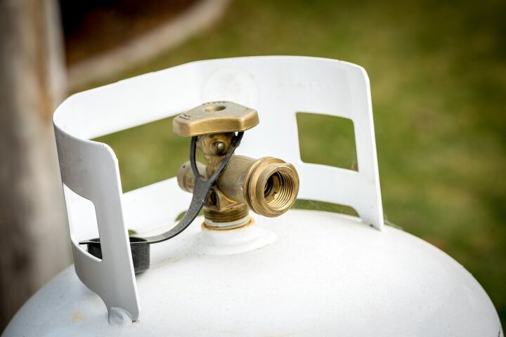 What Do I Do If My Propane Tank Is Leaking? (Do This!) | Upgradedhome.com