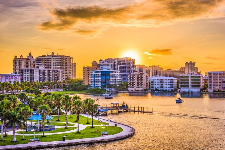 what are the 8 safest neighborhoods in sarasota florida