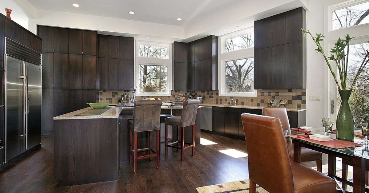 What Color Dining Table Goes With Dark Cabinets? (Find Out Now ...