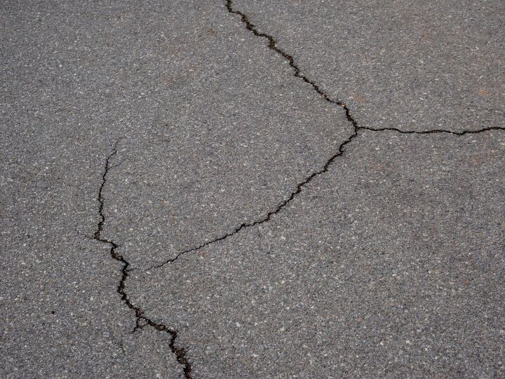 can you use flex seal to seal cracks in an asphalt driveway