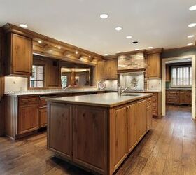 what color vinyl plank flooring goes with oak cabinets