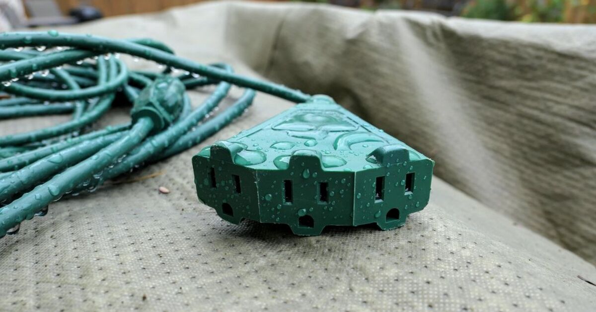 Exquisite Can Extension Cords Get Wet Moment Illustration Exquisite Can Extension Cords Get Wet Moment Illustration