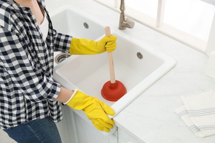 who is responsible for clogged drains the tenant or landlord