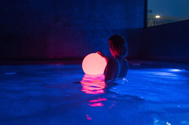 can you put glowsticks in a pool find out now