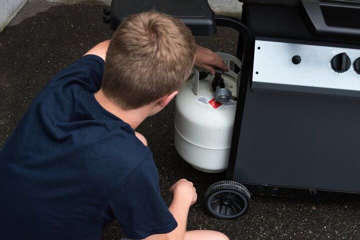 can you leave propane tank attached to the grill find out now