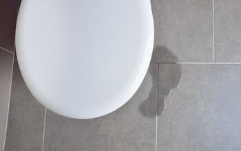 My Toilet Leaks At The Base When My Tub Is Draining? (Possible Causes & Fixes)