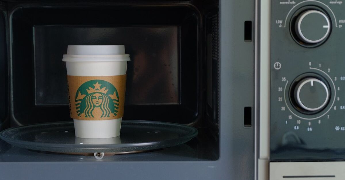 Can You Put Paper Cups In The Microwave? (Find Out Now!) | Upgradedhome.com