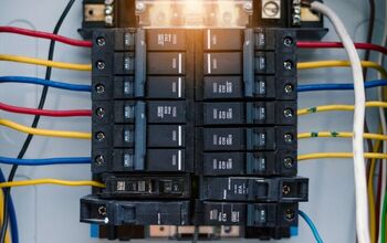 Can Neutral And Ground Wires Be On The Same Bus Bar?