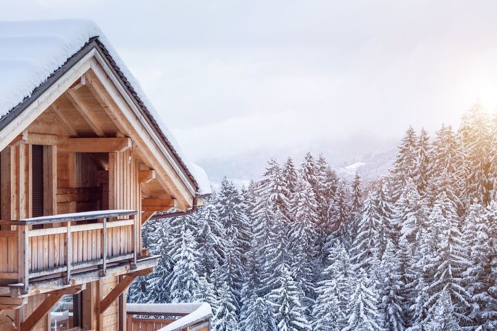 what is a chalet home