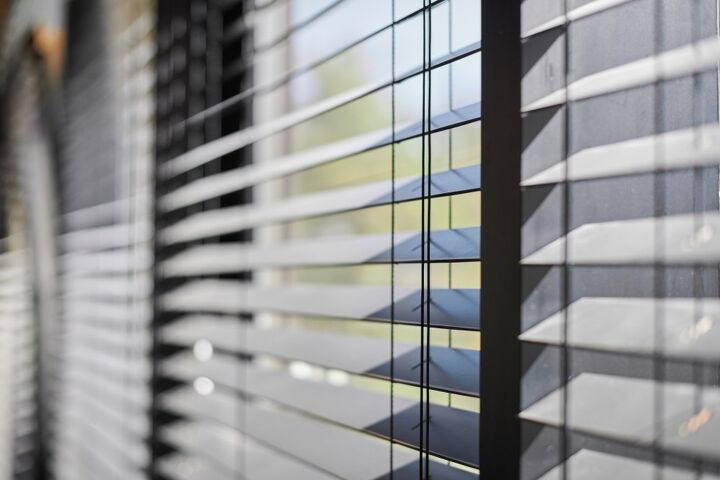 does a landlord have to provide blinds