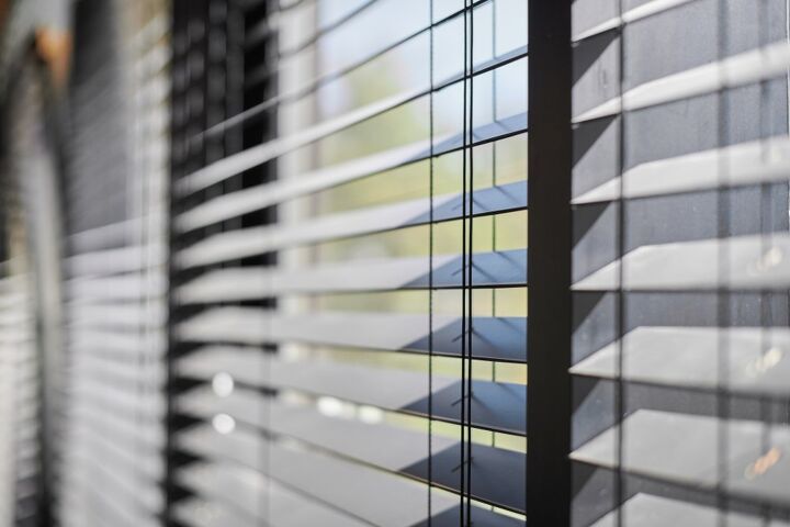 Does A Landlord Have To Provide Blinds?