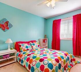 What Color Curtains Go With Teal Walls?