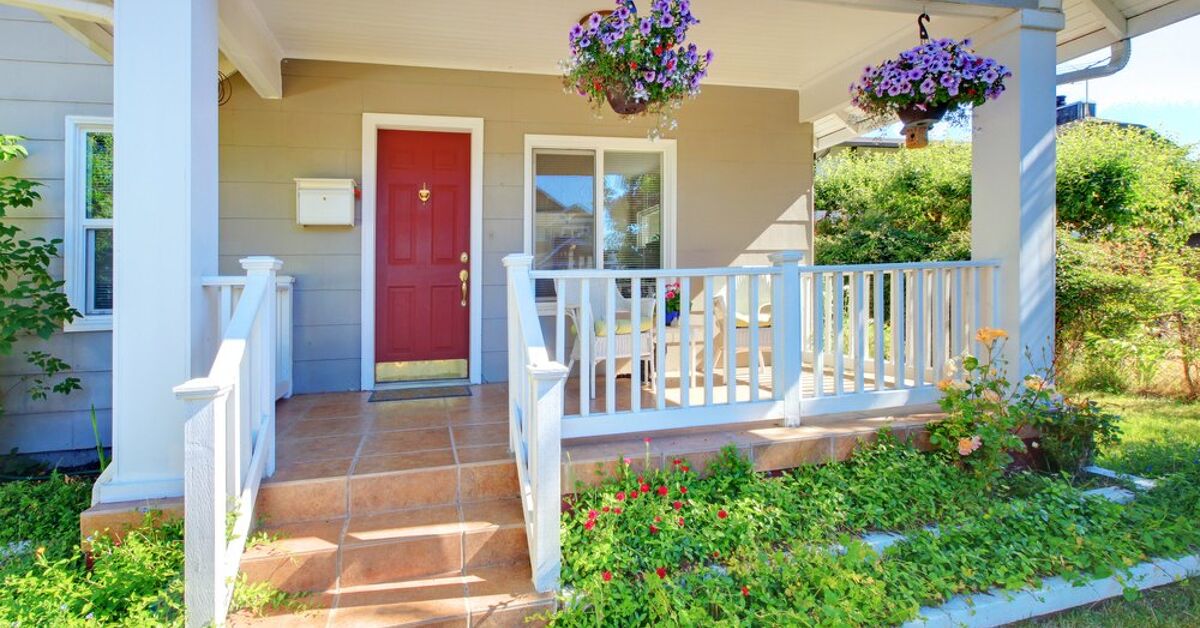 What Color To Paint A Porch Railing? | Upgradedhome.com