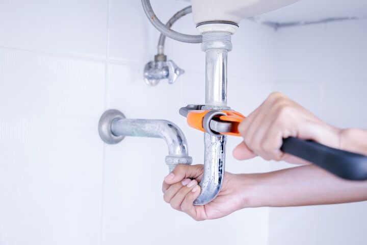 who is responsible for plumbing repairs in a rental
