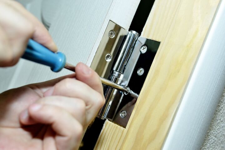 what size screws for door hinges