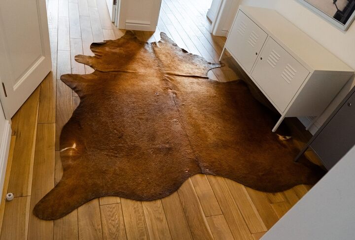 can you vacuum a cowhide rug