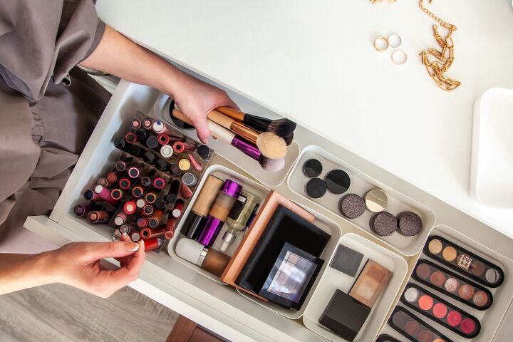 how to organize a makeup drawer