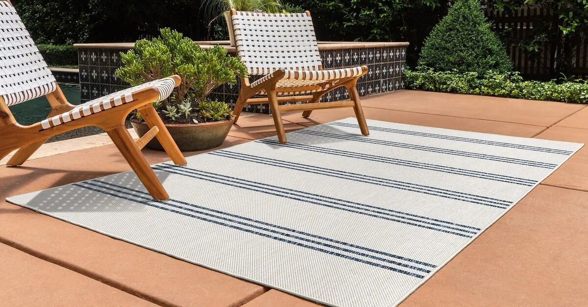 How To Clean An Outdoor Rug | Upgradedhome.com