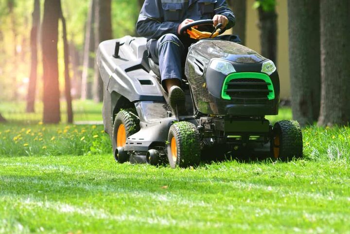 5 best lawnmowers for your 1 2 acre lot