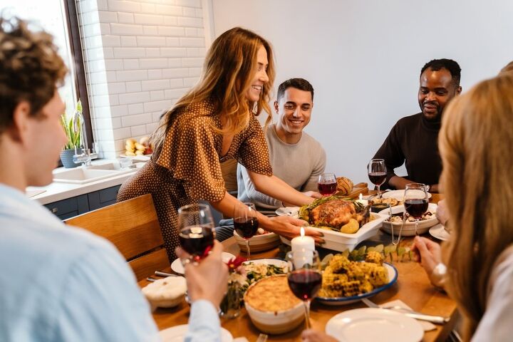 12 tips for hosting thanksgiving on a budget