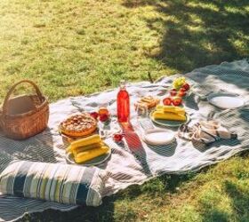 11 Things To Pack When Taking An Impromptu Summer Picnic