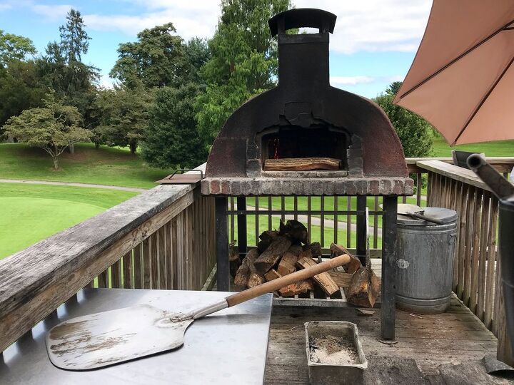 Pros And Cons Of An Outdoor Pizza Oven | Upgradedhome.com